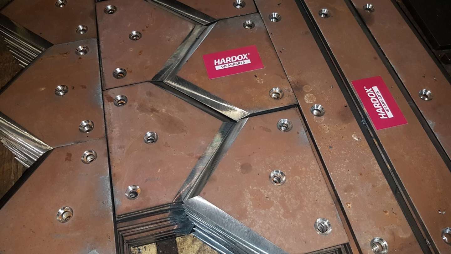 Ножи ковша для резки силоса-аллигатор Hardox 500*10мм